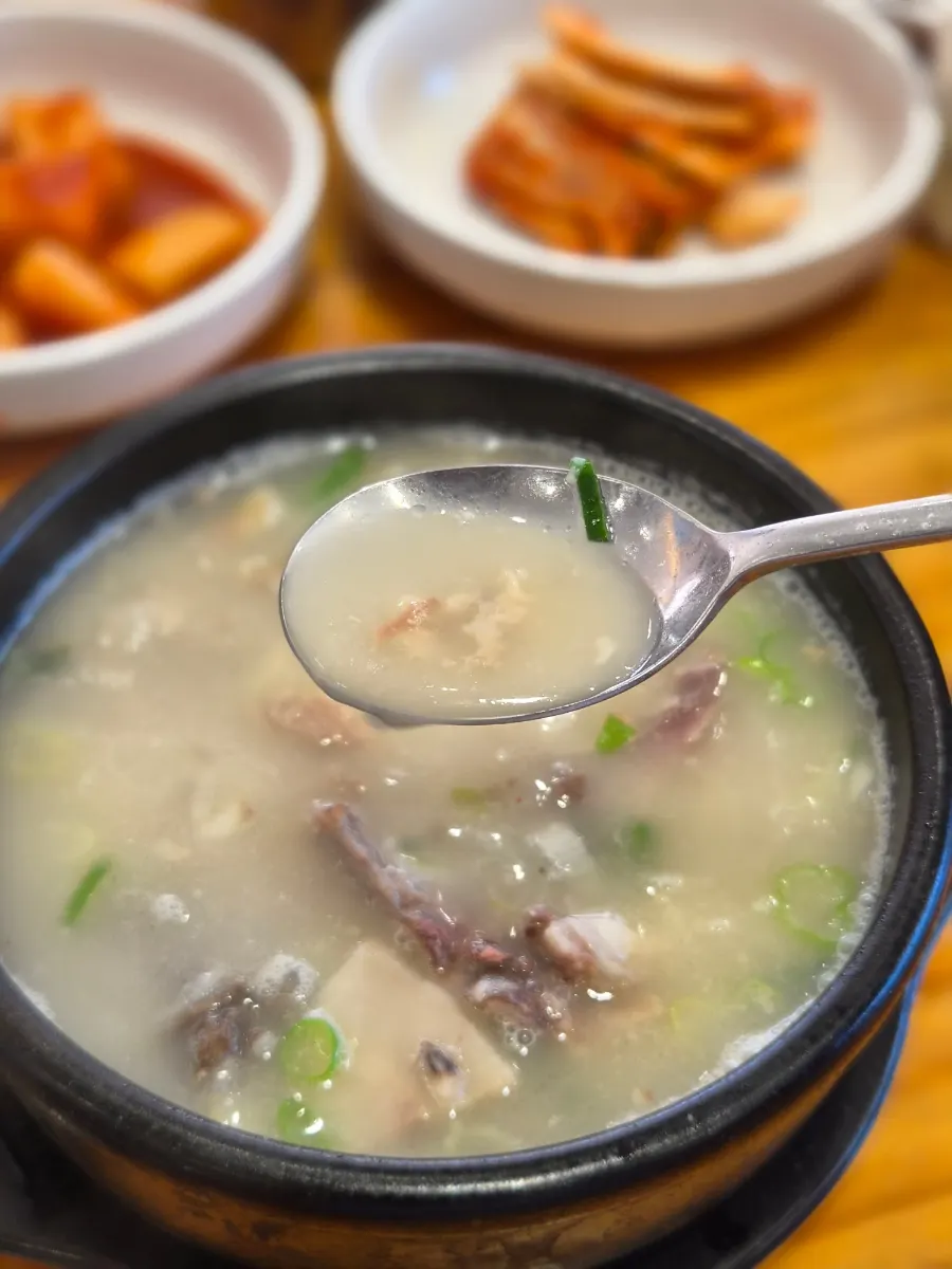 Head meat with fat pulled out of the soup