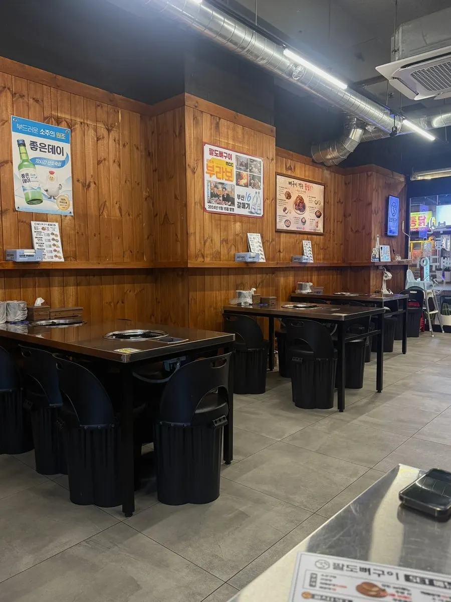 Clean interior of Paldo Ppyeogui Suyeong Main Branch after relocation