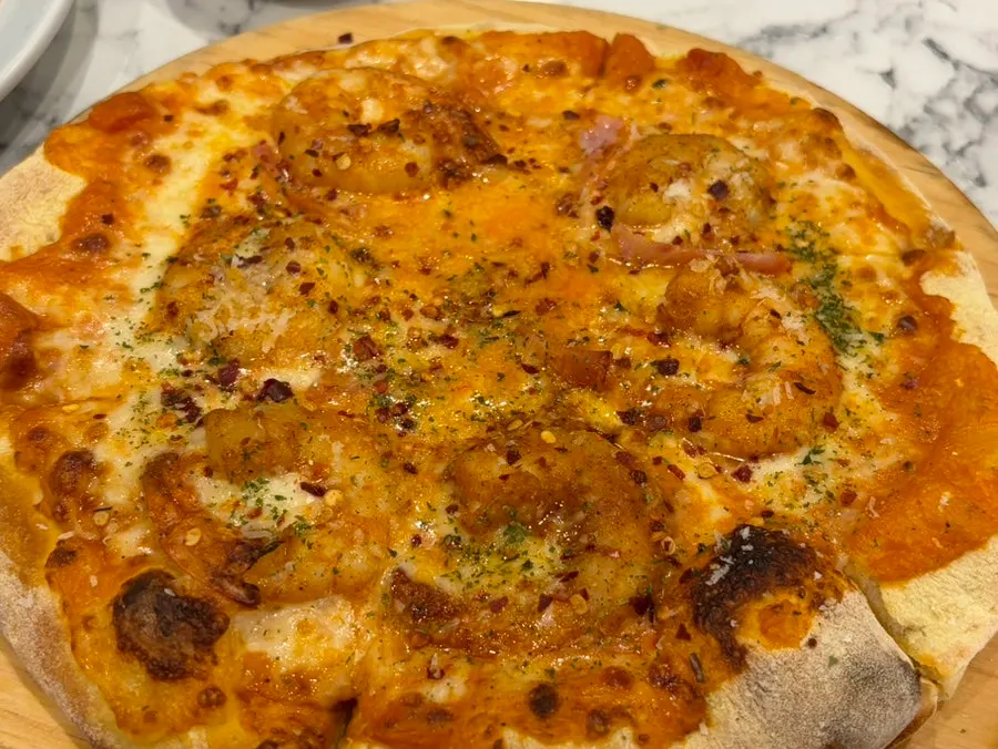 Close-up shot of the shrimp rosé pizza