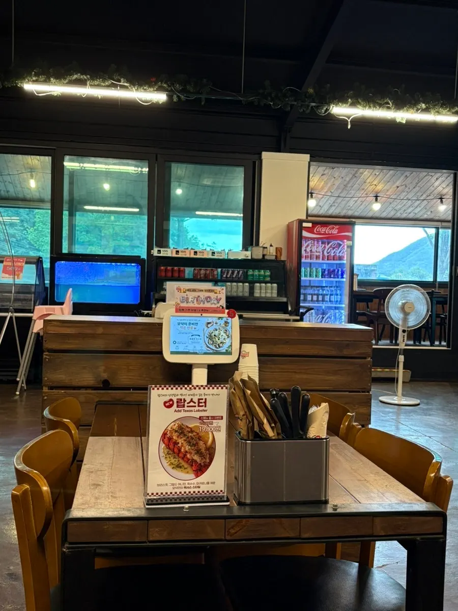 Exotic Texas-style interior at the Palgongsan Branch