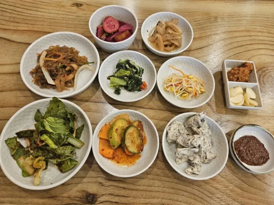 Ordered grilled mackerel and charcoal-grilled bulgogi sets