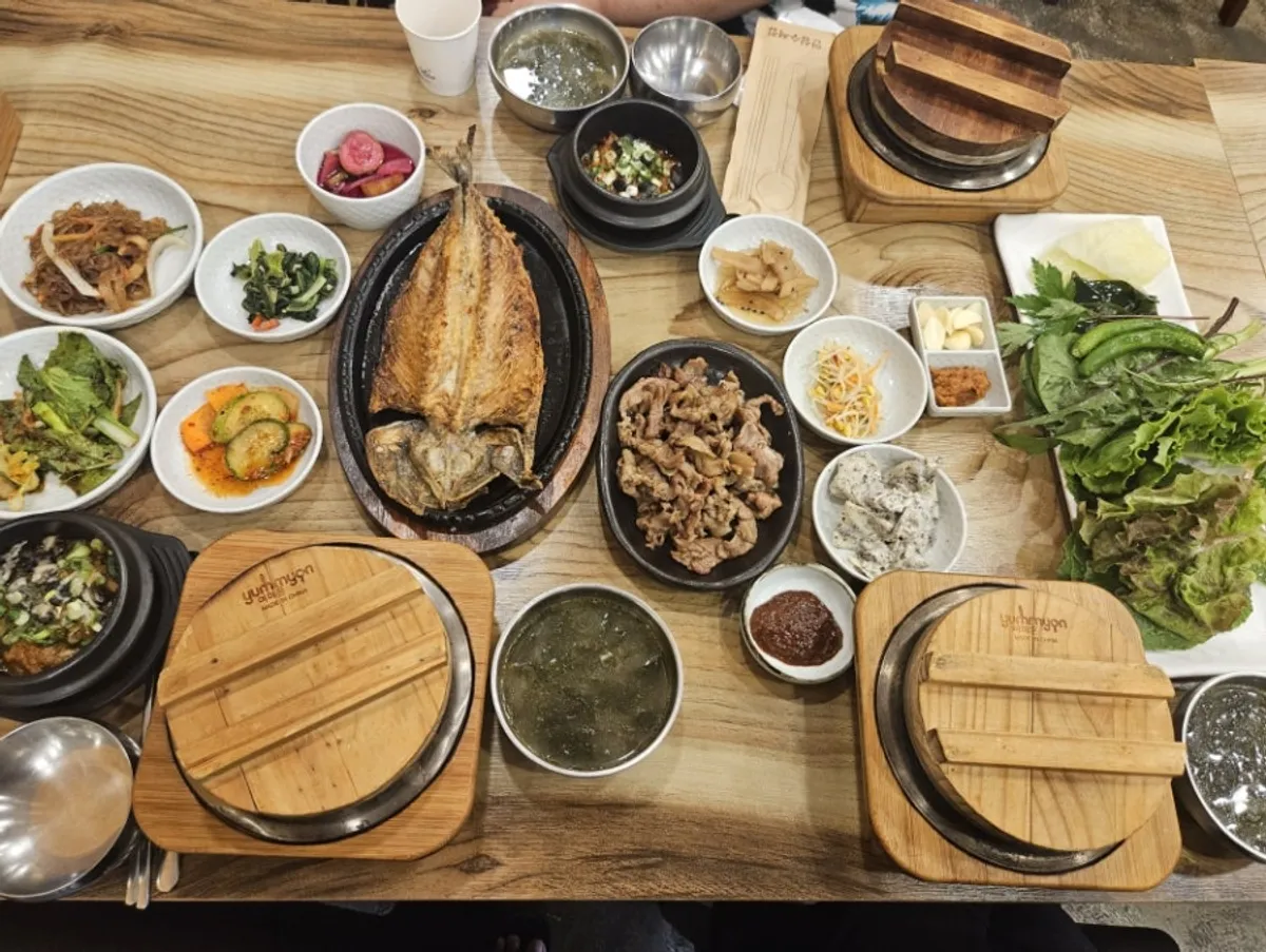 Wrap vegetables and set-meal spread