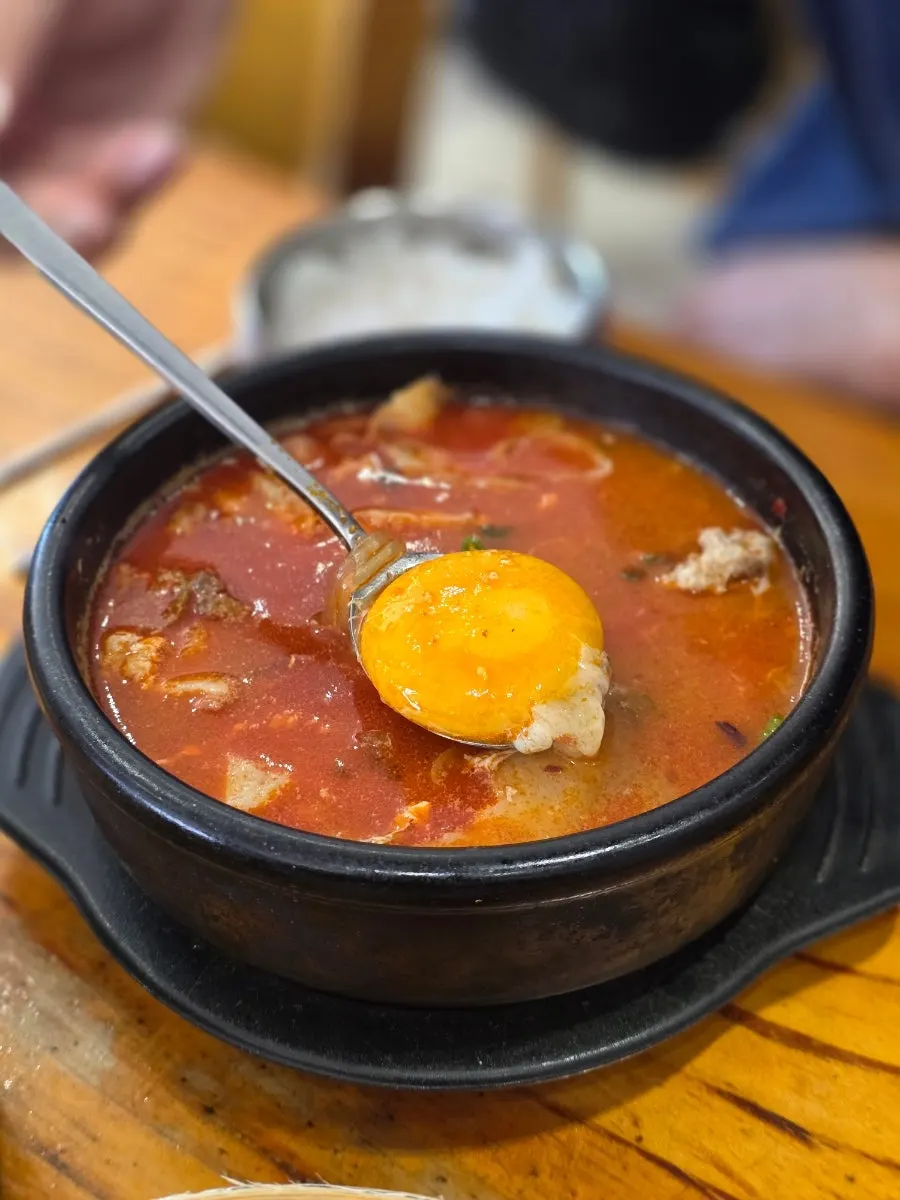 맑은살코기순댓국 국물과 순대