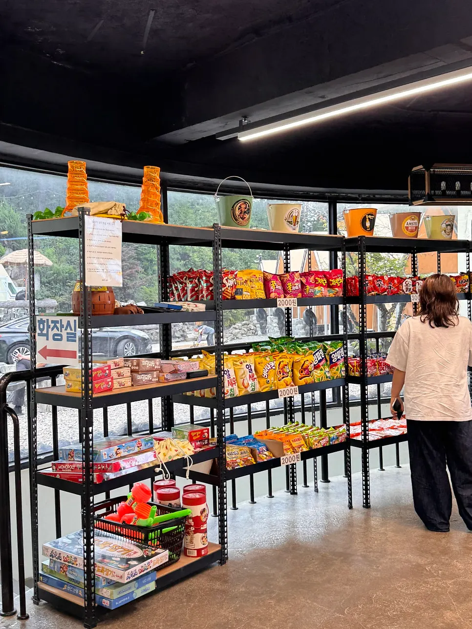 Palkkongi's store displaying meat and side dishes