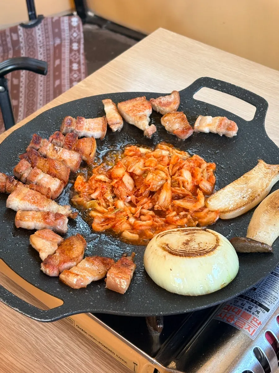 모둠 야채와 김치까지 세팅한 한상