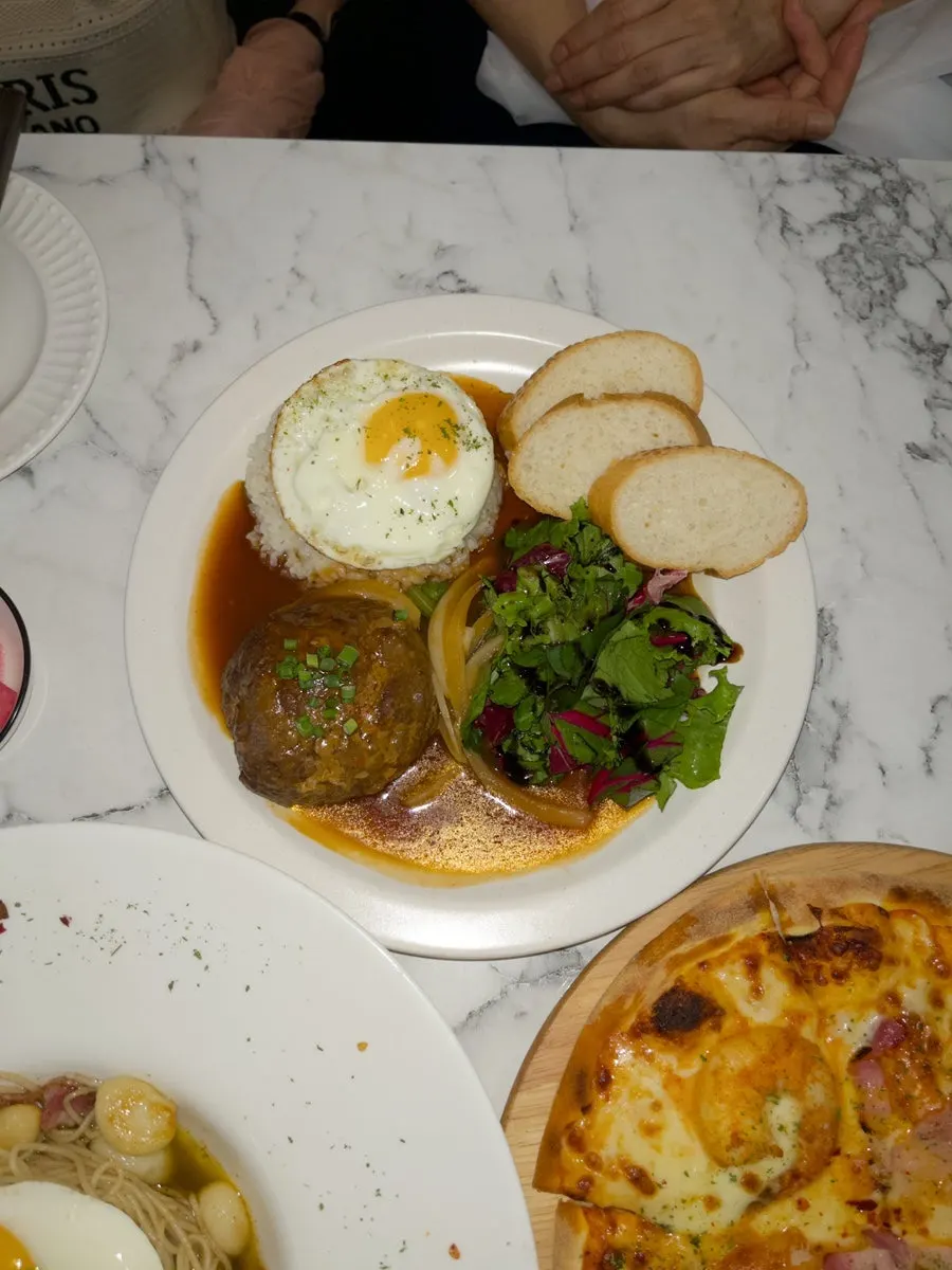 Plating of the Palette Hannam hamburg steak
