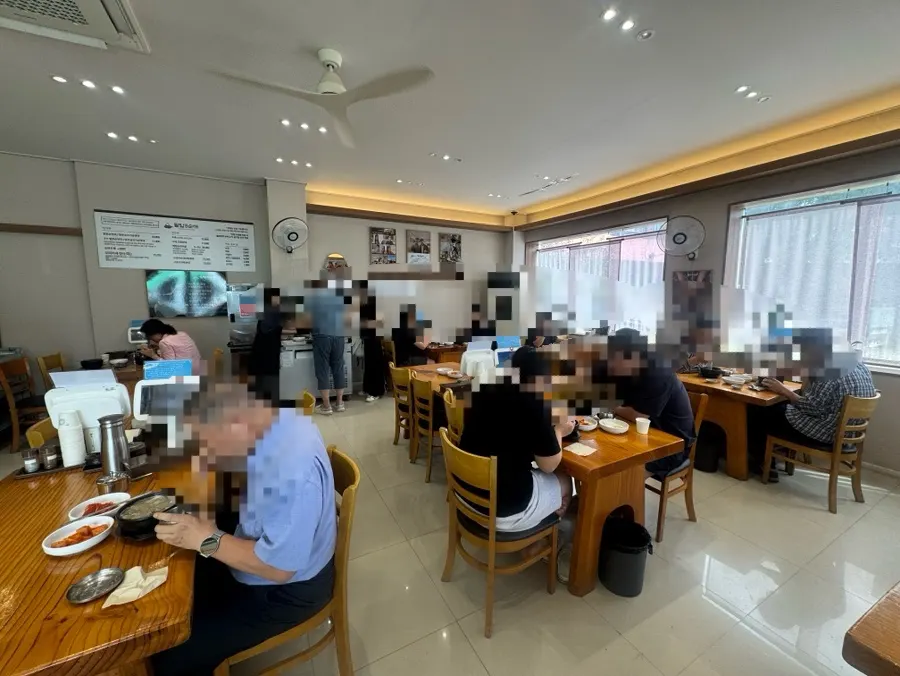 Inside Paldam Sundae with no wait on a Friday afternoon