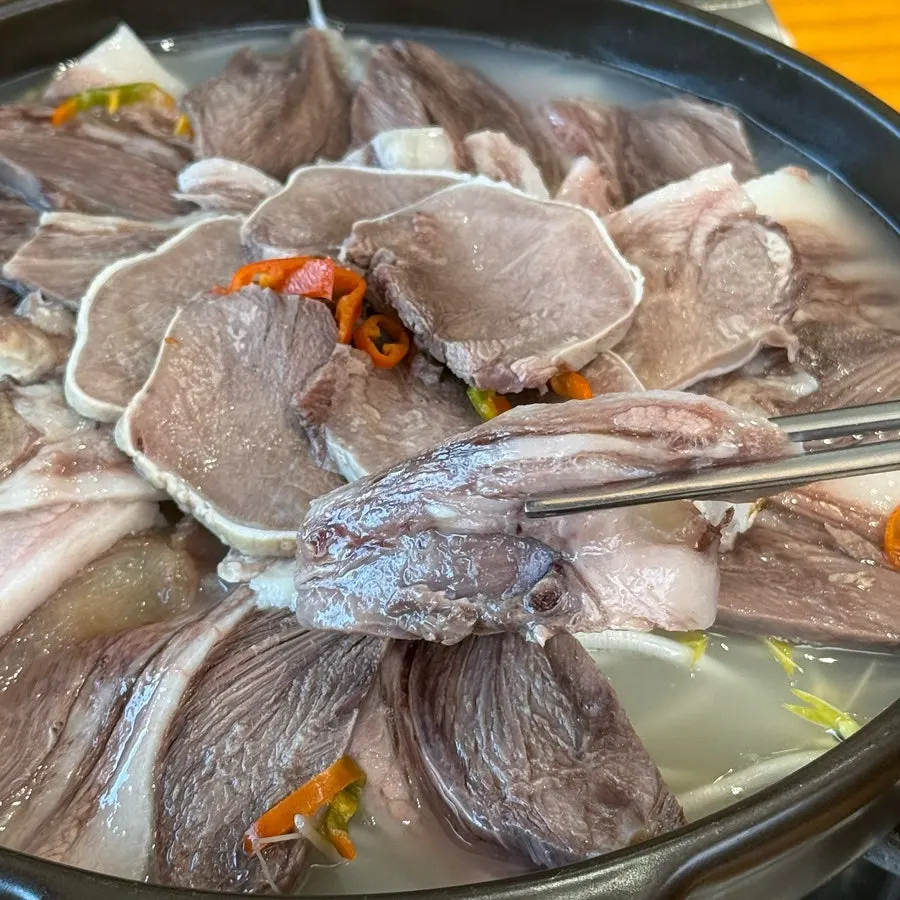 수비드 머릿고기 수육 접시