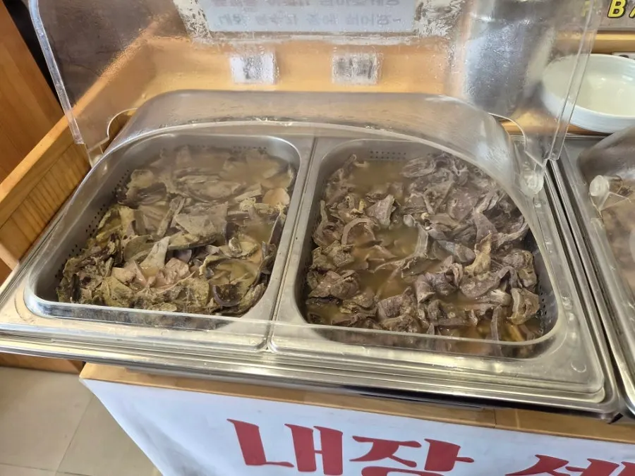 Area near the organ meat self-bar at Paldam Sundae Gimpo Main Branch