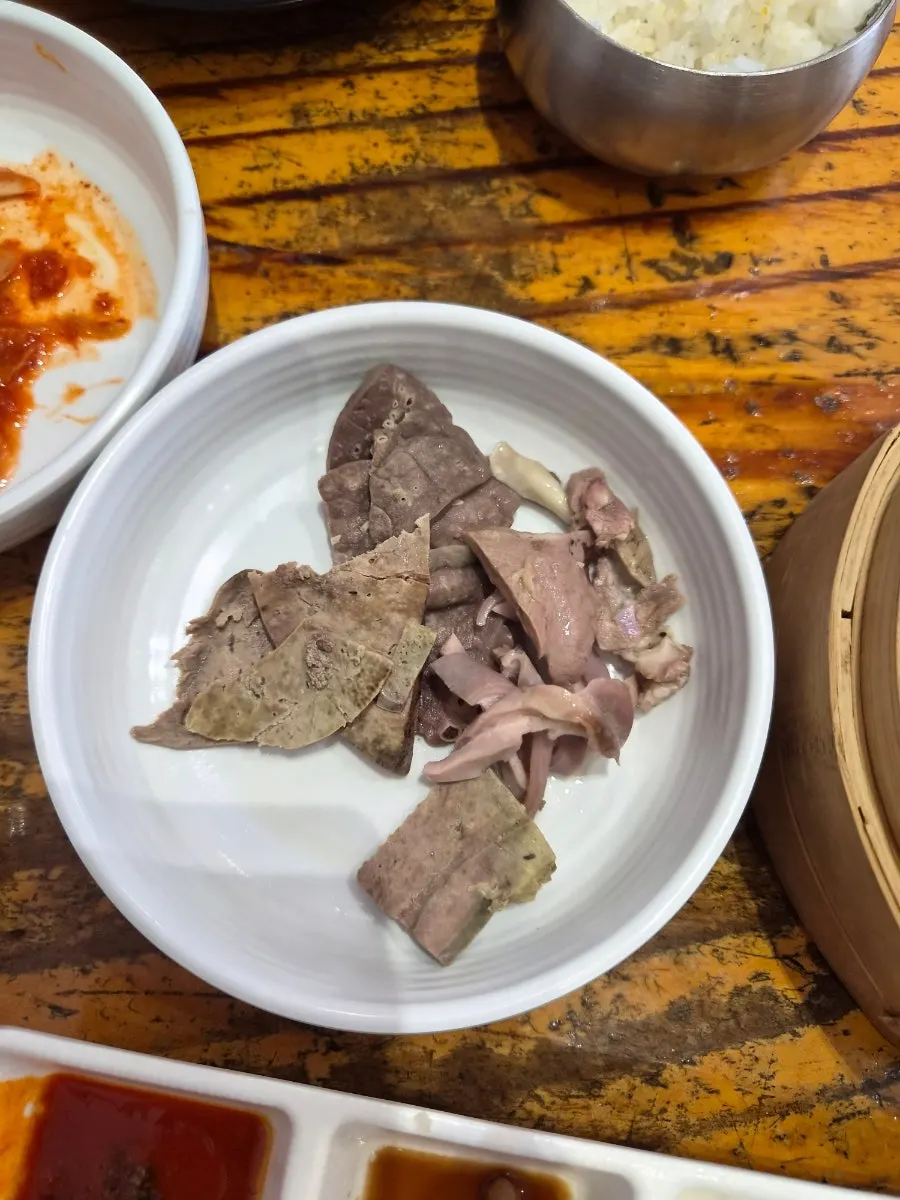 Organ meat self-bar with liver, lung, and osori-gamtu