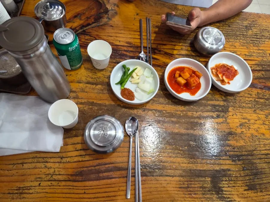 Basic side dishes of kkakdugi and napa cabbage kimchi