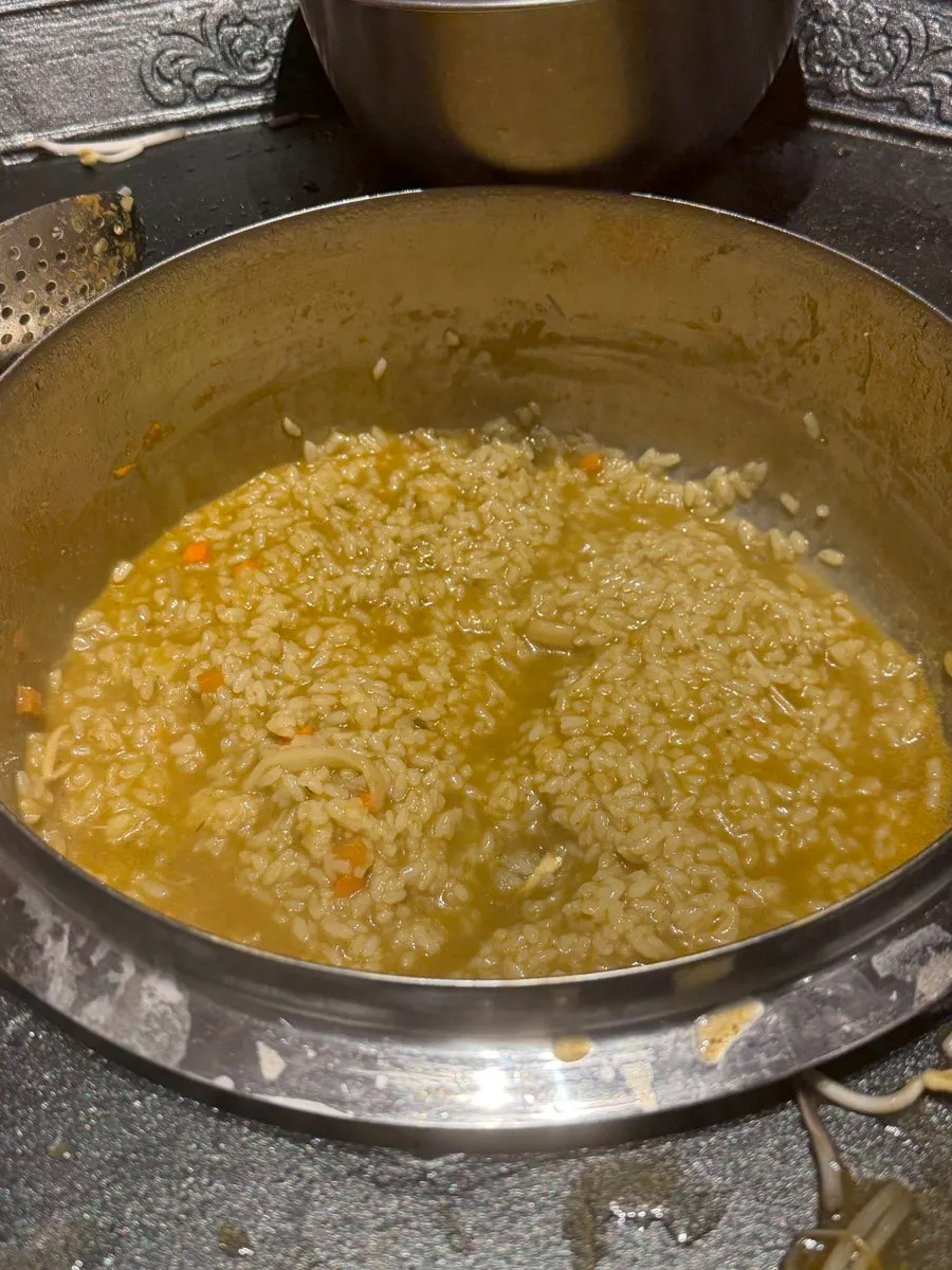 육수에 넣고 끓인 칼국수 면