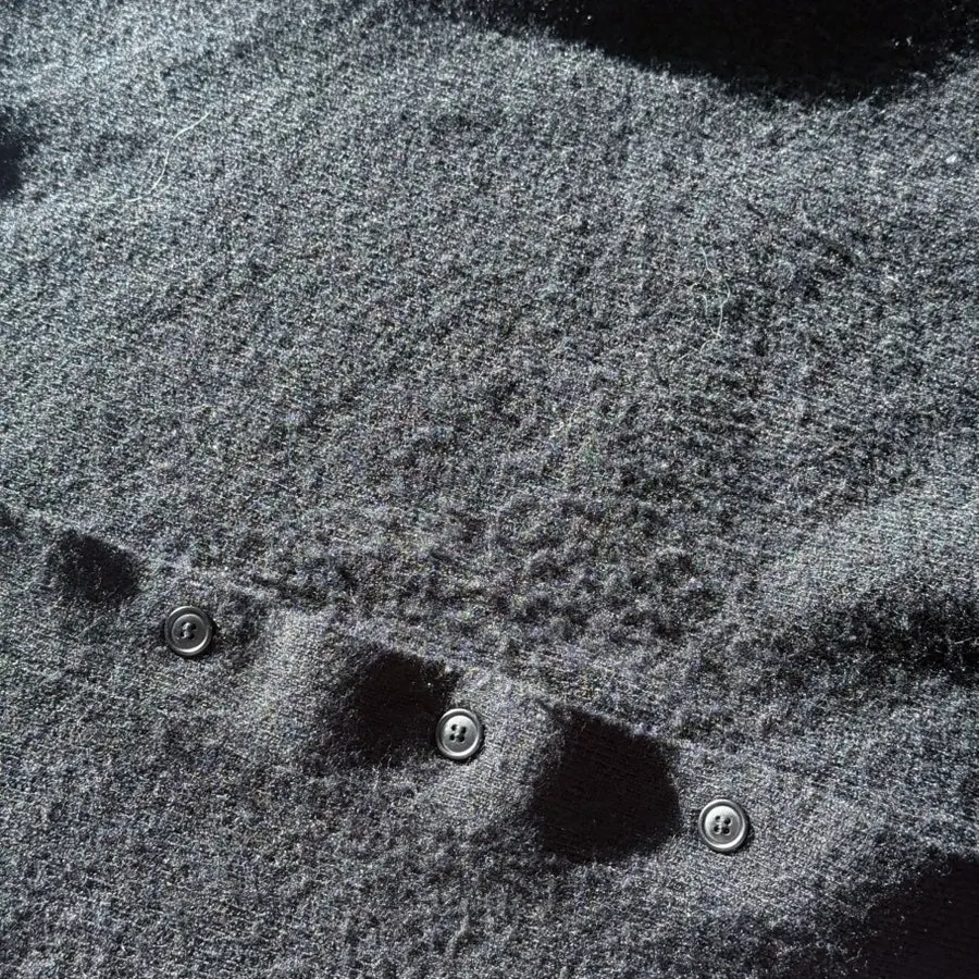 Cordless fabric shaver operated with one button