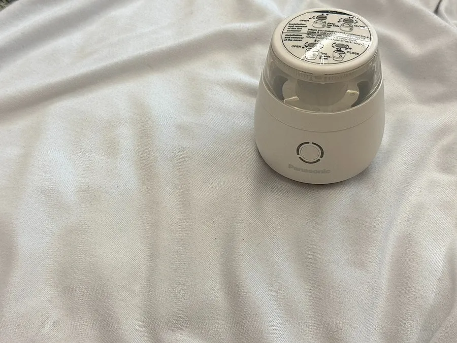 Lint container filled after using the Panasonic fabric shaver