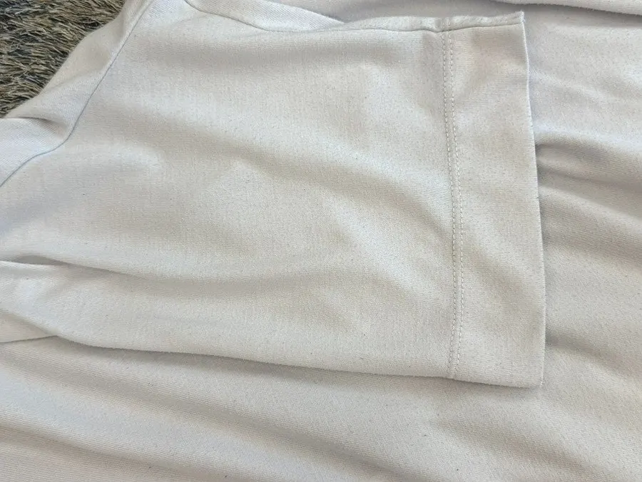 Comparison of the white T-shirt surface before and after pill removal
