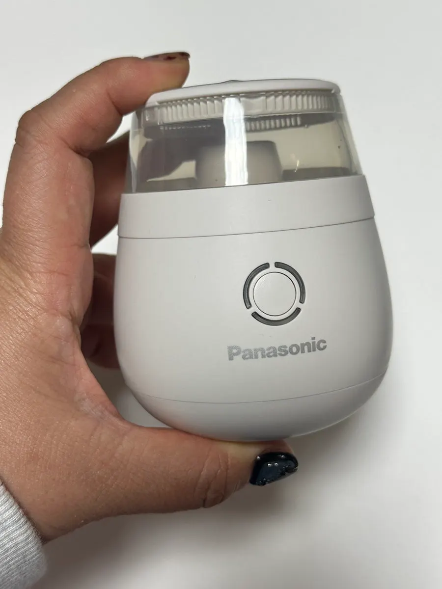 Panasonic lint remover used to tidy lint on a sweatshirt