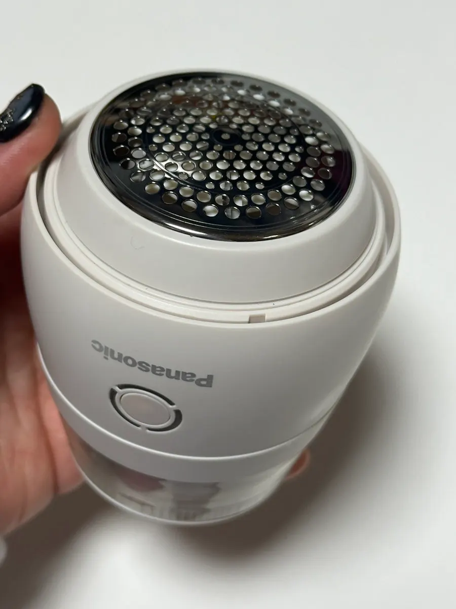 Metal mesh of the lint remover that touches the linty area of clothing
