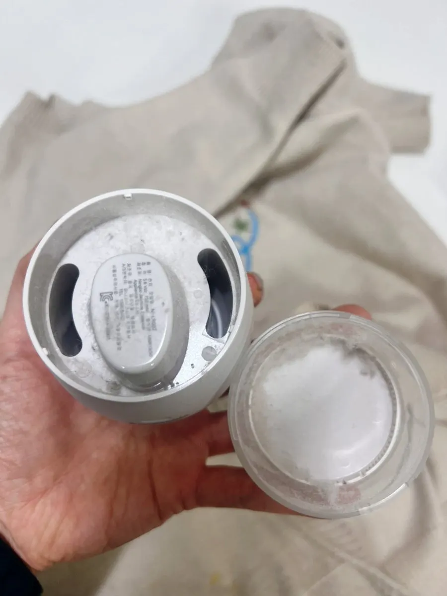 Lint bin collecting shaved-off pills