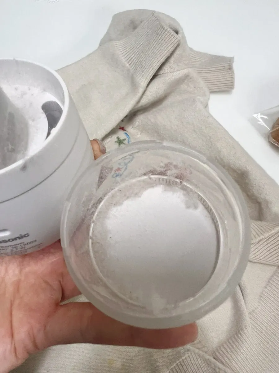 Cleaning lint collected in the lint remover bin