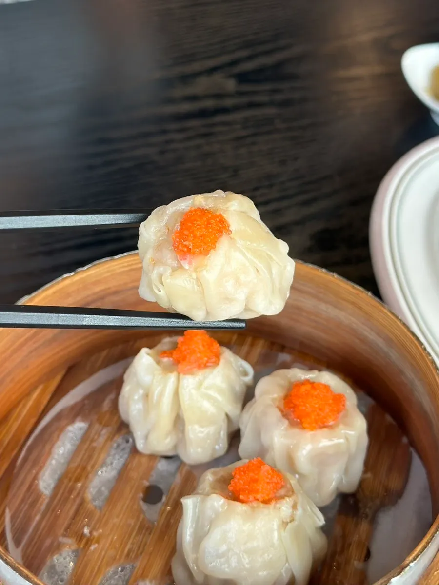 김이 오르는 날치알 샤오마이