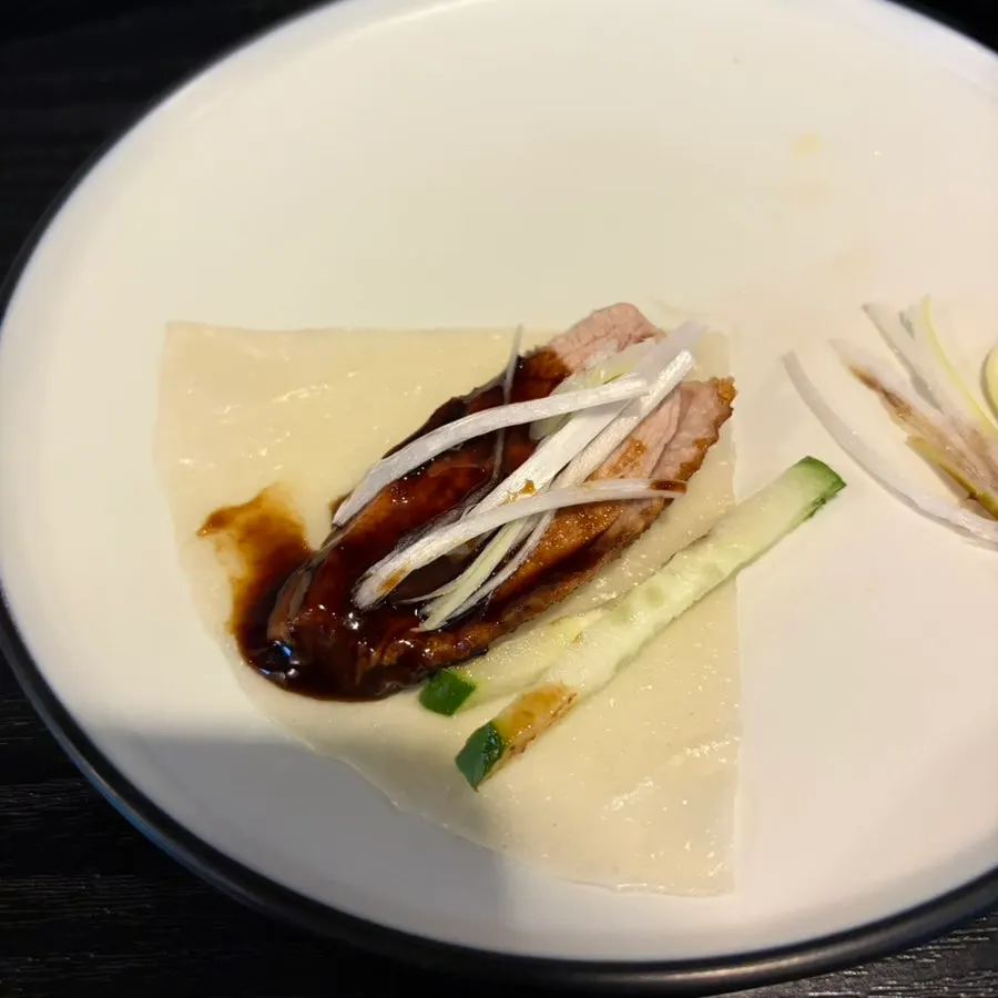 Peking duck meat dipped in hoisin sauce