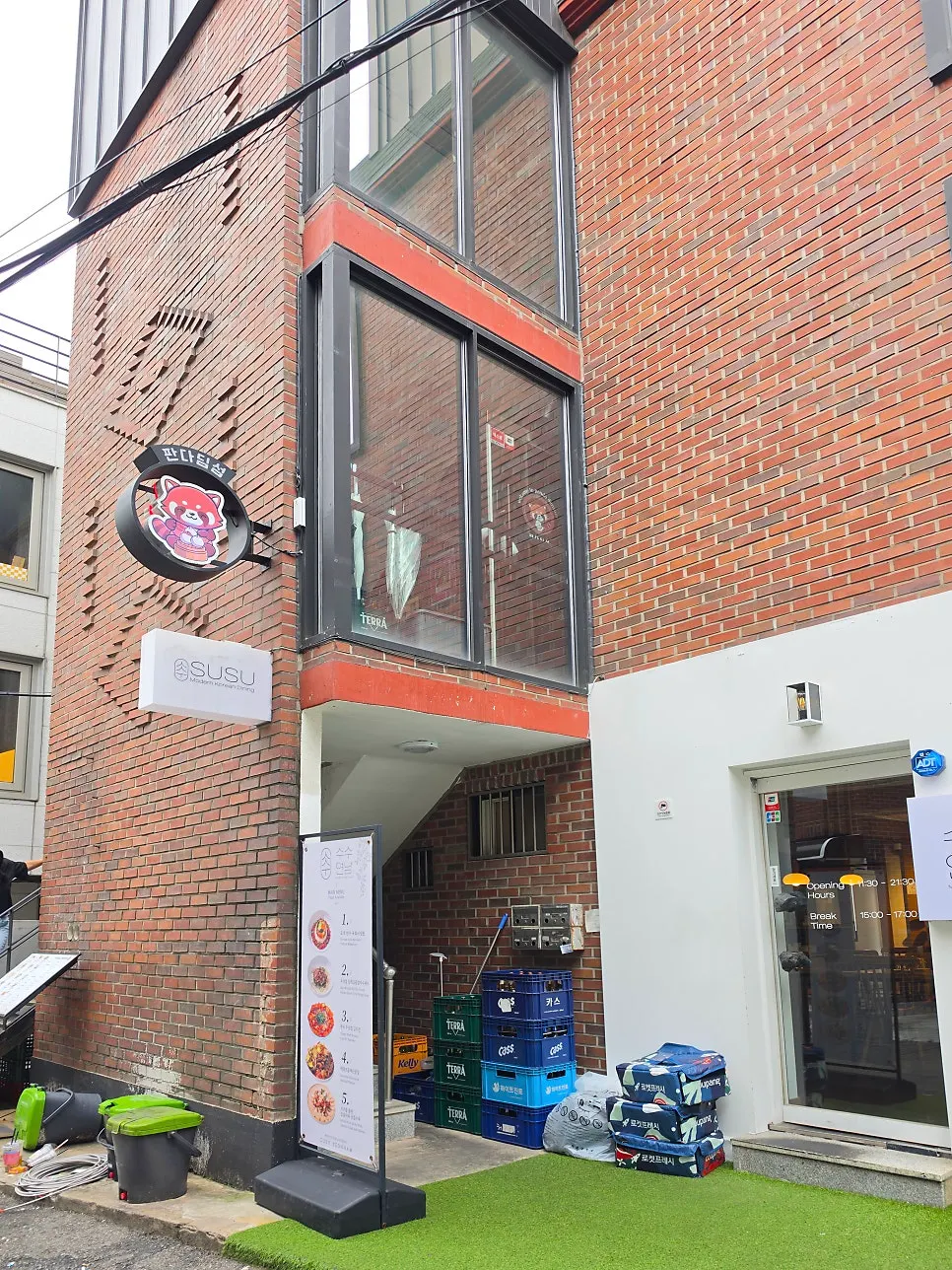 2nd floor entrance of the Yeonnam-dong building where Panda Dim Sum is located