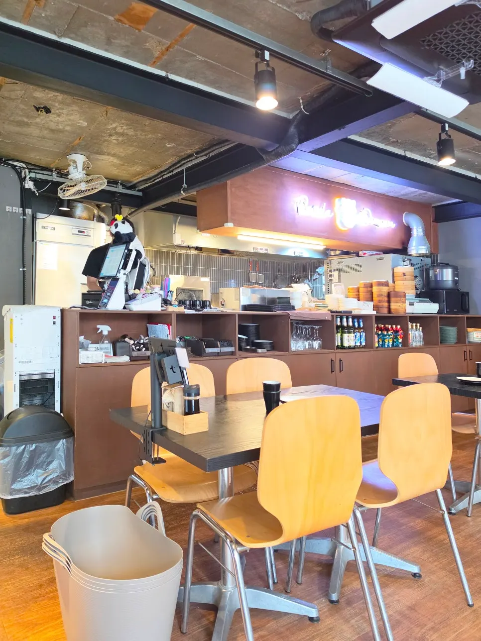 2-seater and 4-seater tables at Panda Dim Sum