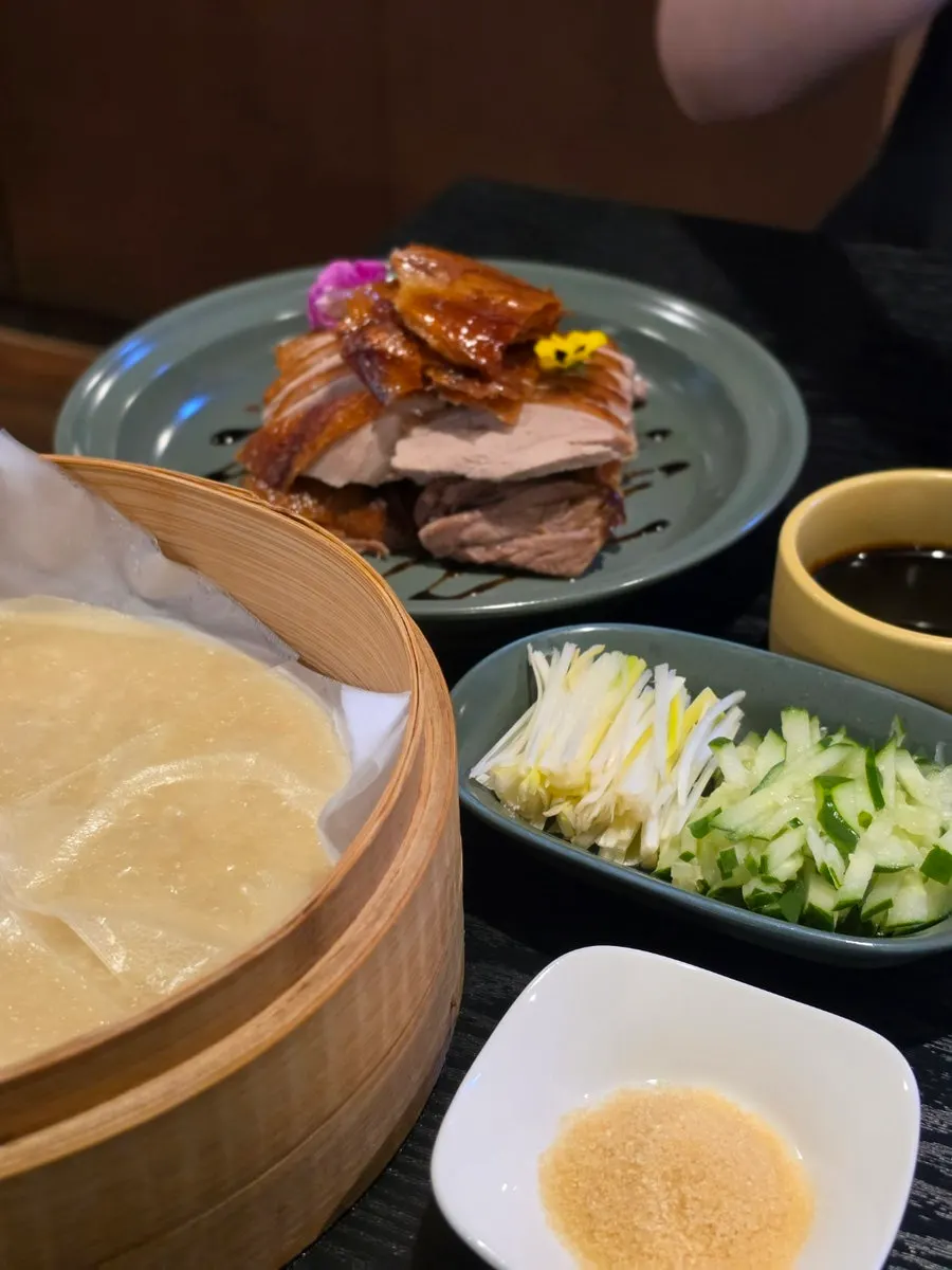 烤得酥脆的北京烤鴨皮