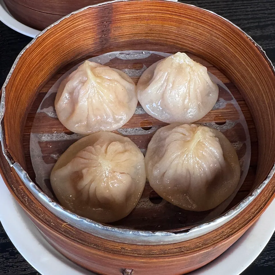 찜기에 담겨 나온 딤섬
