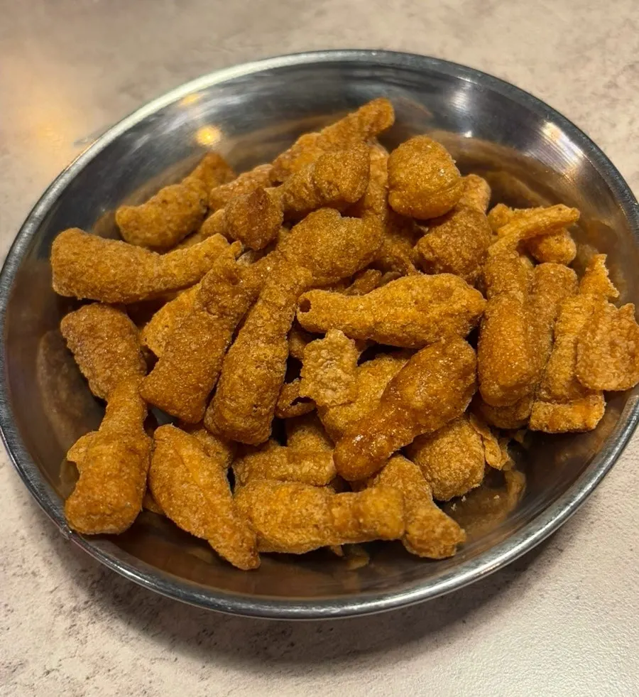 Chicken crackers served as the basic side snack