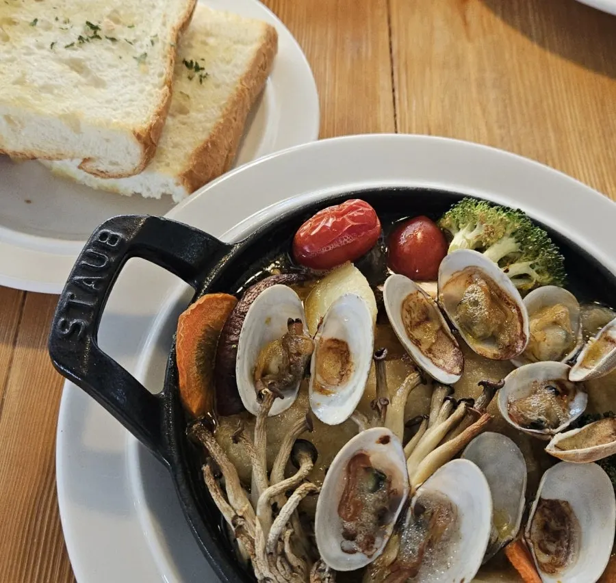 Flounder steak served with baguette