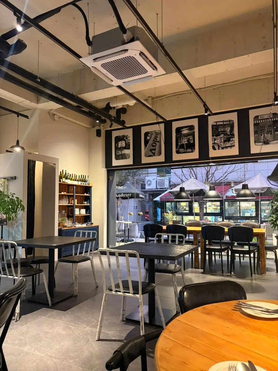 Andover seating under cozy lighting