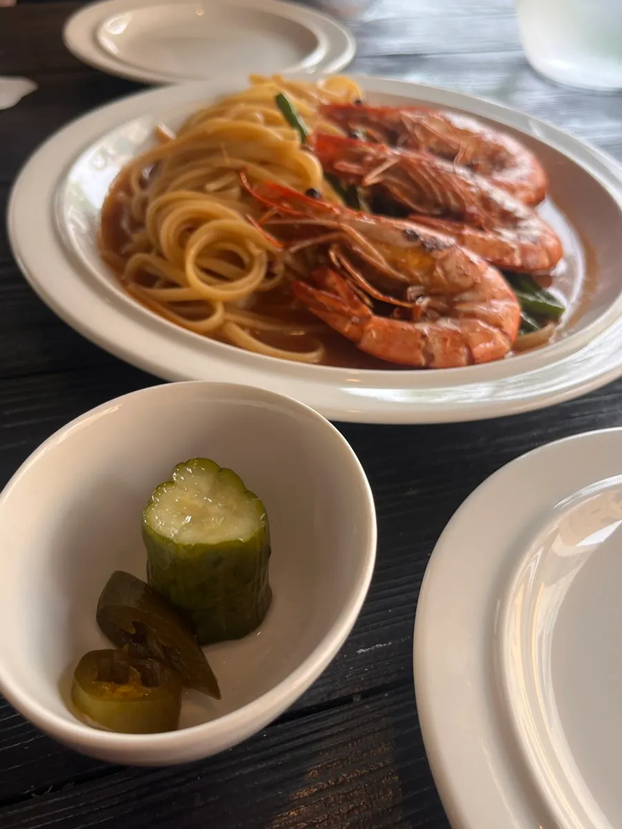 Bisque pasta with large cucumber pickles