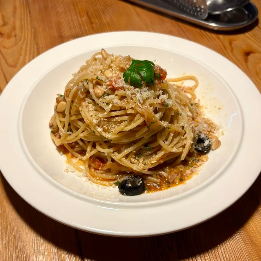 Anchovy and tomato oil pasta