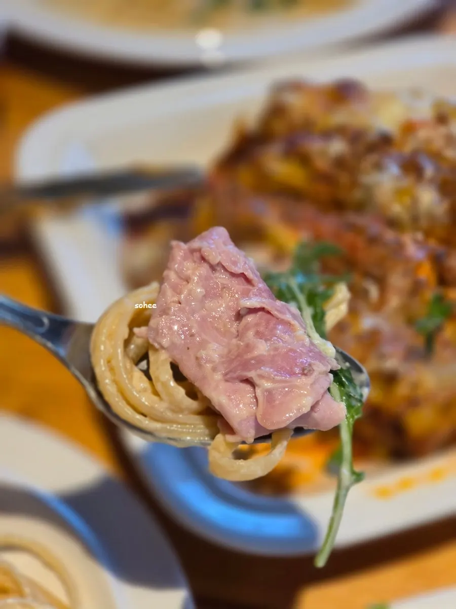 Vertical shot of the 650g Andover lasagna