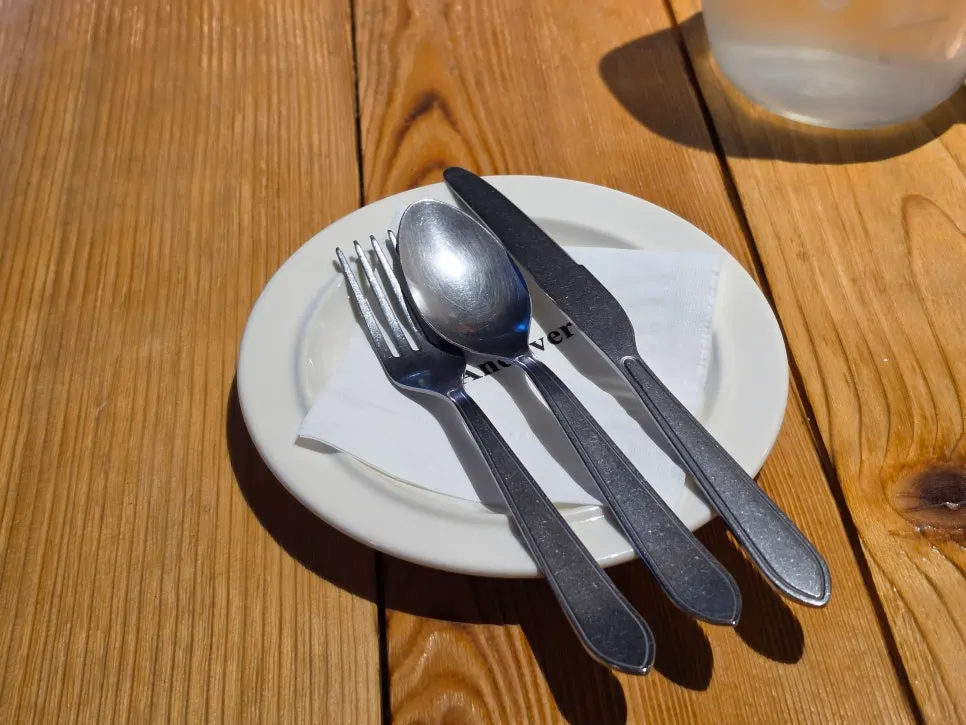 부라타 치즈가 올라간 앤도버 프레쉬 바질 콜드 파스타