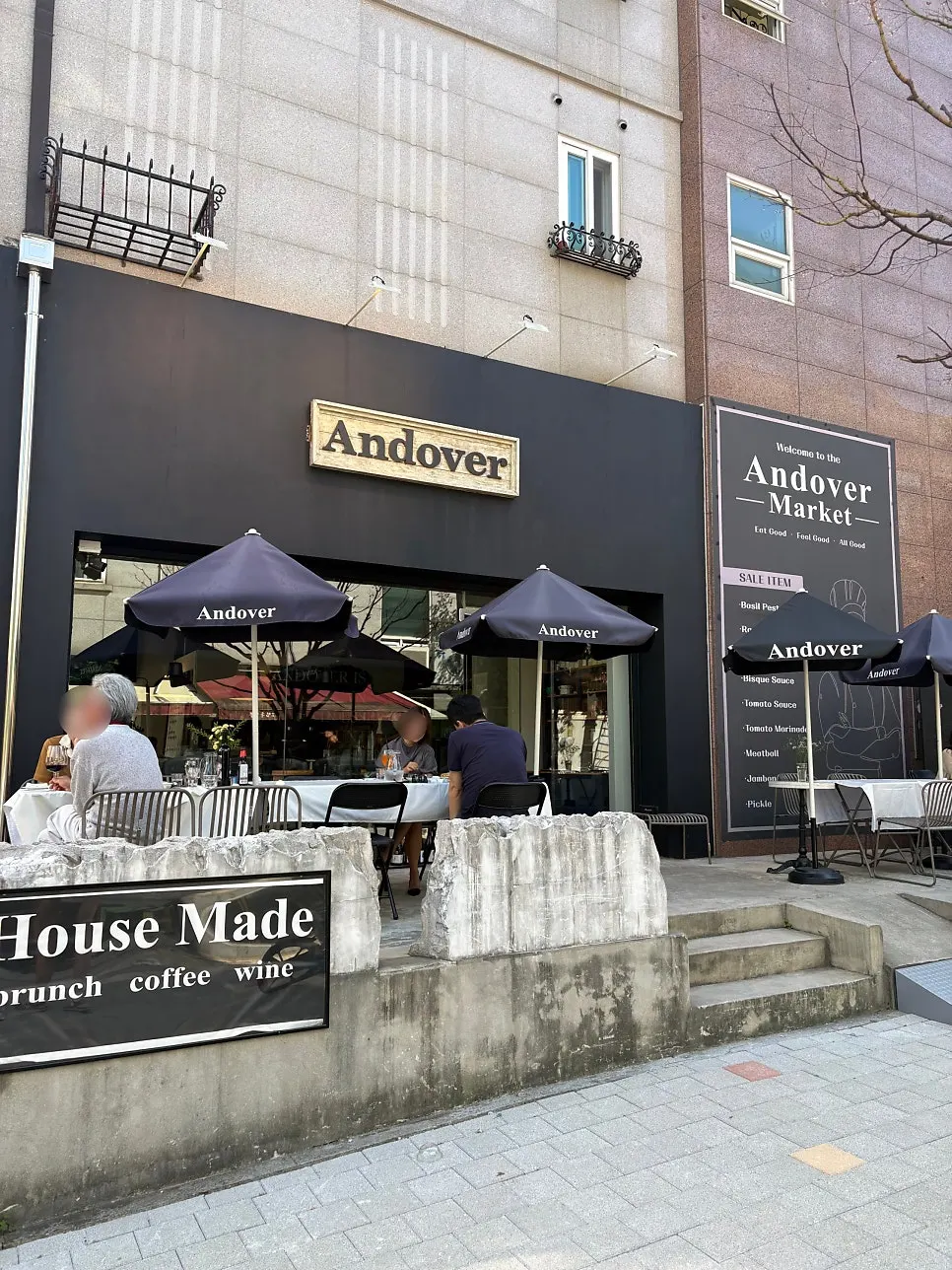 Andover's interior dining room and table layout