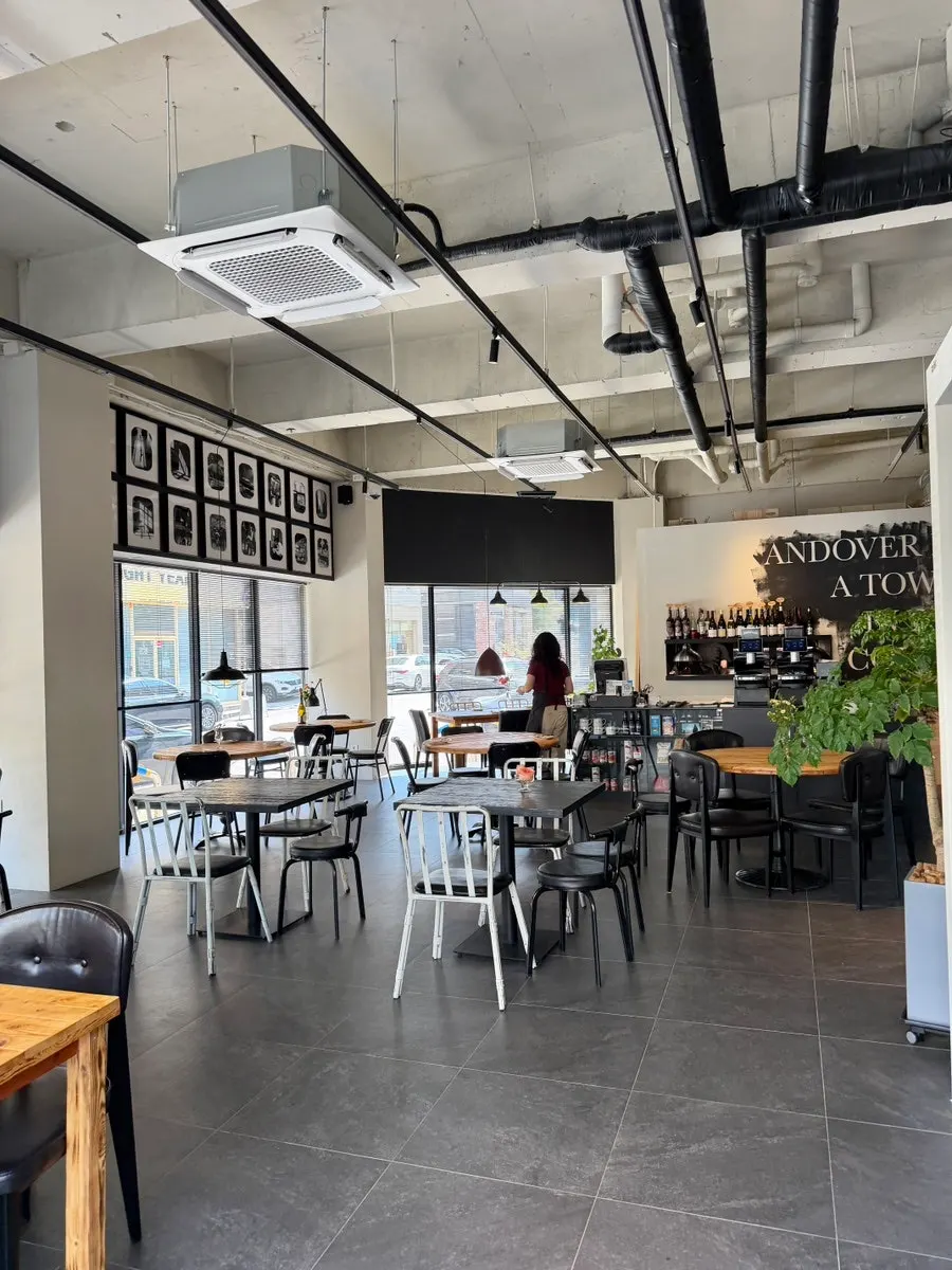 Exterior and terrace of Andover on the Pangyo café street