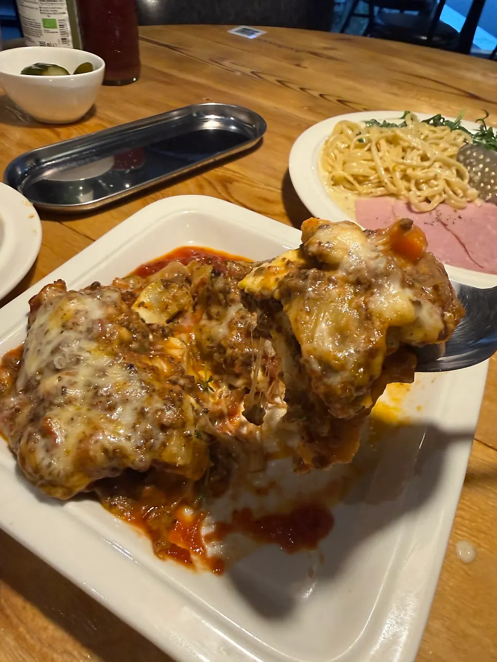 층층이 쌓인 앤도버 라자냐 단면