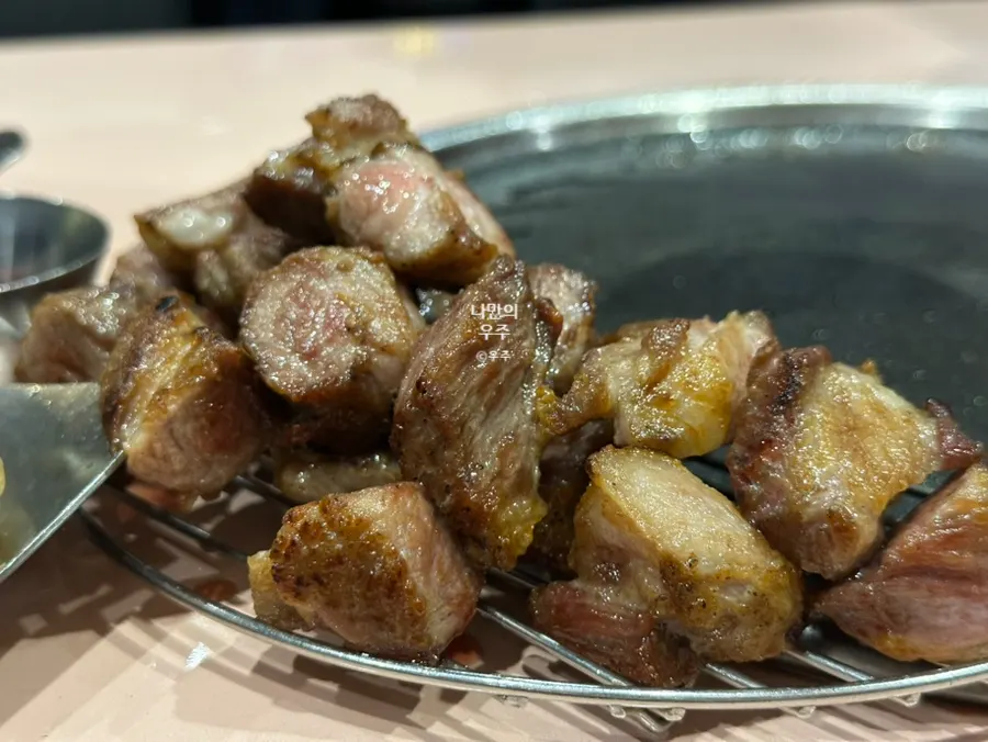 알맞게 구워진 이베리코 목살