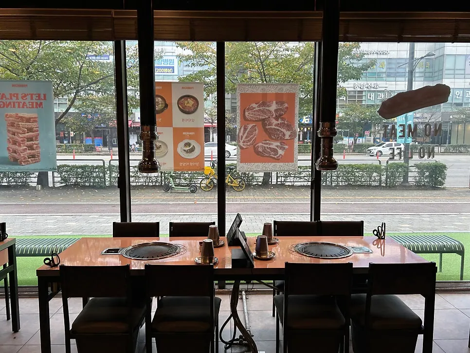 돼지맨숀 판교아브뉴프랑점 좌석 전경