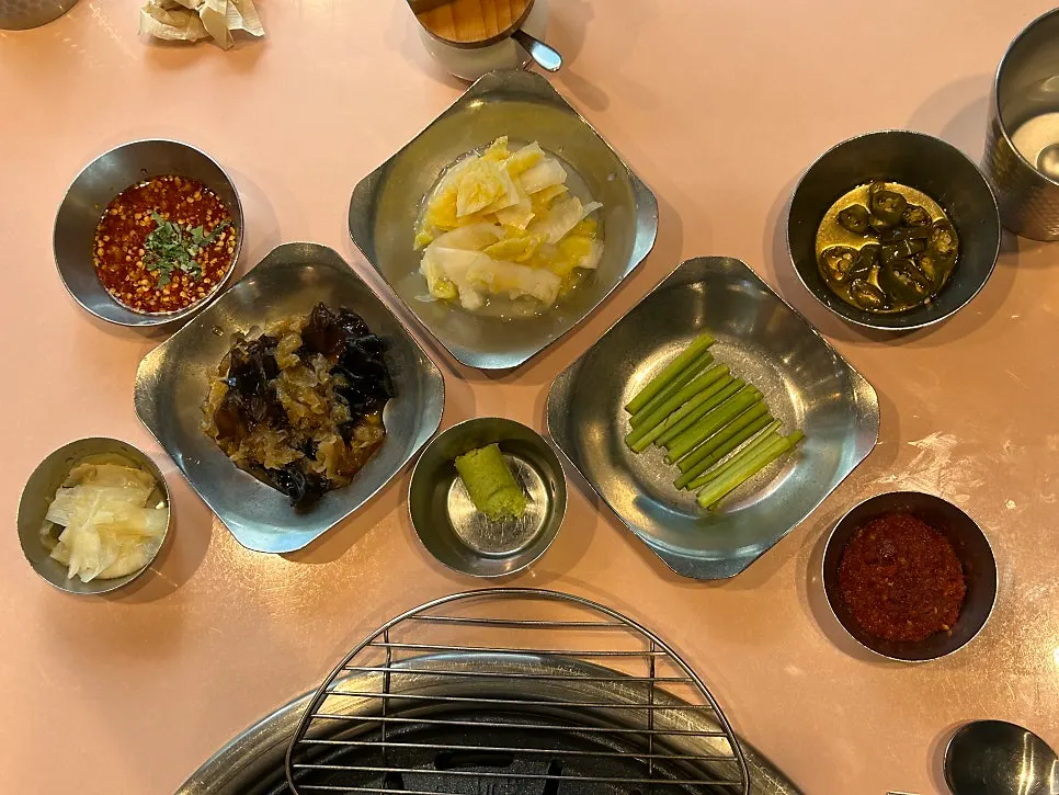 돼지맨숀 기본 반찬 상차림