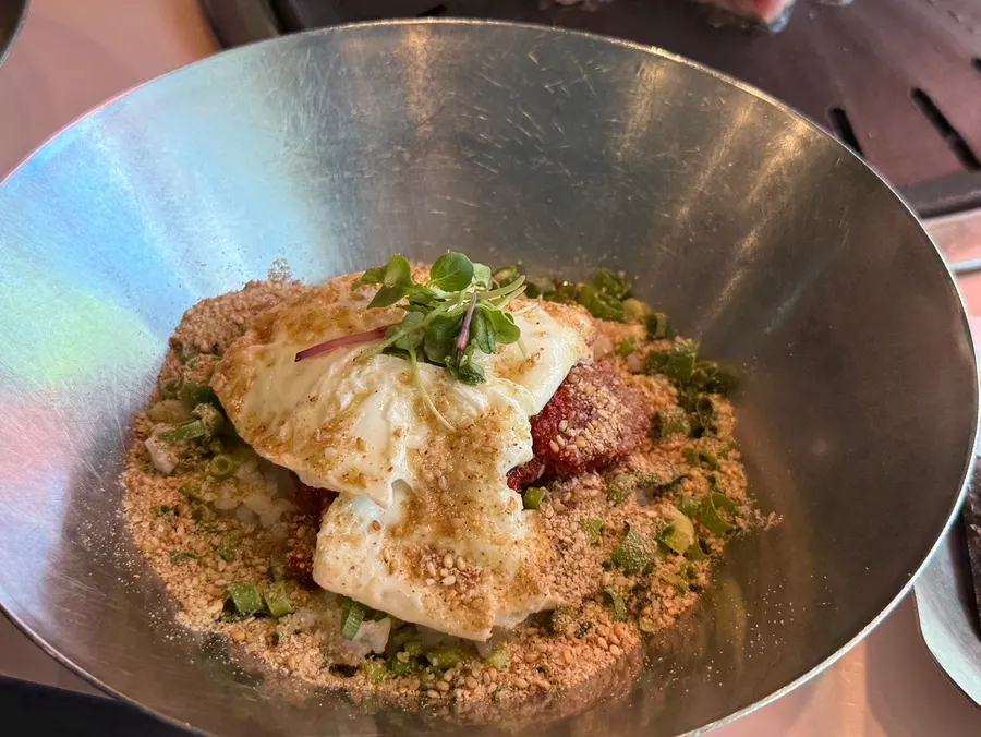 김가루와 참기름이 올라간 청어알 비빔밥