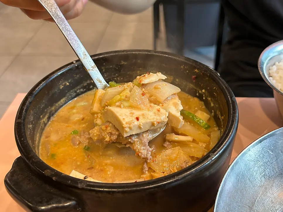 두부와 야채가 들어간 청국장