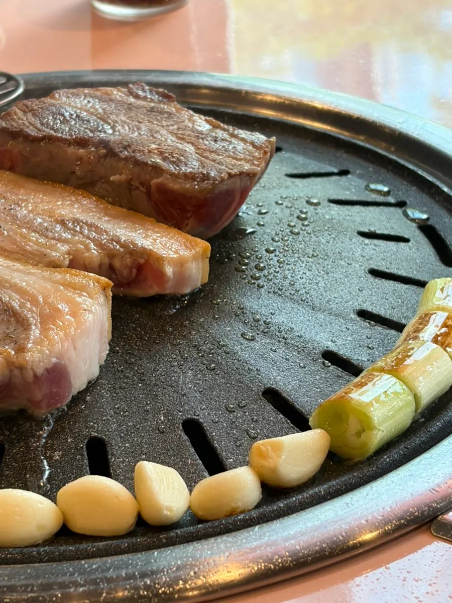 레스팅 중인 이베리코 두툼목살