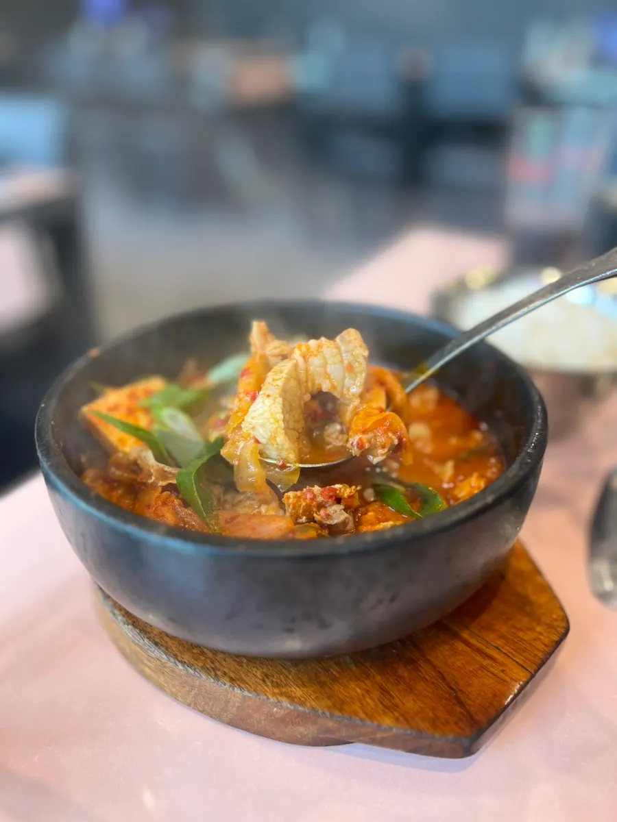 고기가 가득 들어간 돼지맨숀 김치찌개