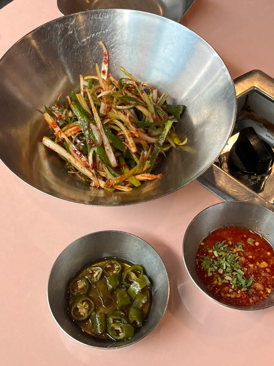 청어알소스와 백김치, 목이버섯 장아찌