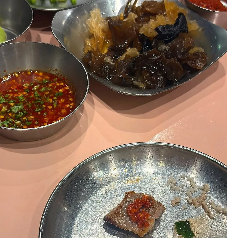 다 구워진 삼겹살 한 점