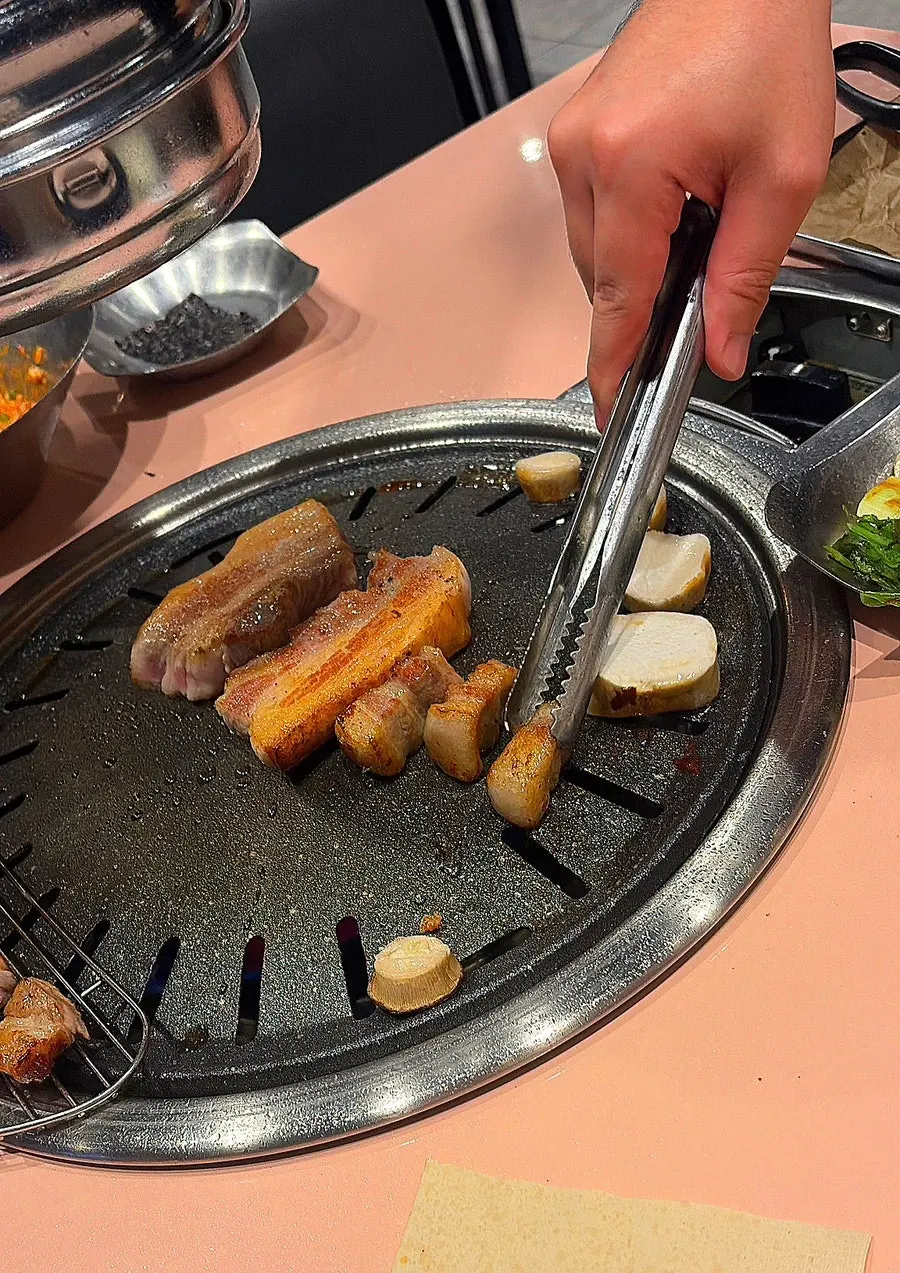 김에 싼 청어알비빔밥 한 입