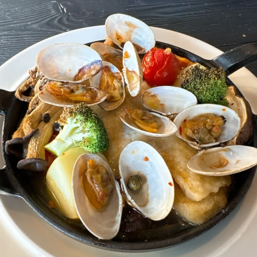 Flounder steak with vegetable sauce